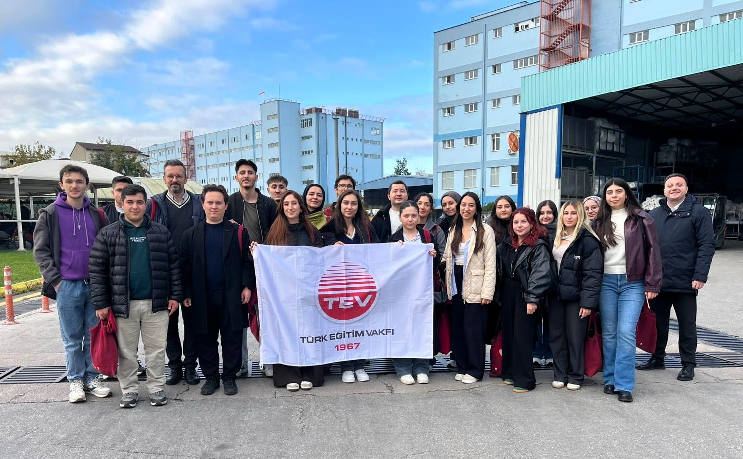 Yeşim Grup, TEV Bursiyerleriyle Anlamlı Bir Buluşmaya Ev Sahipliği Yaptı